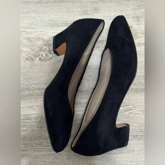 Salvatore Ferragamo VINTAGE RARE Black Suede Pumps Heels Size 5 WORN ONCE - Picture 4 of 11